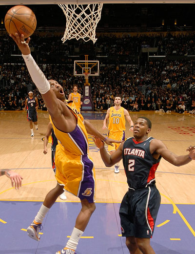 公鹿轻取老鹰，东部冠军热门浮出水面的简单介绍