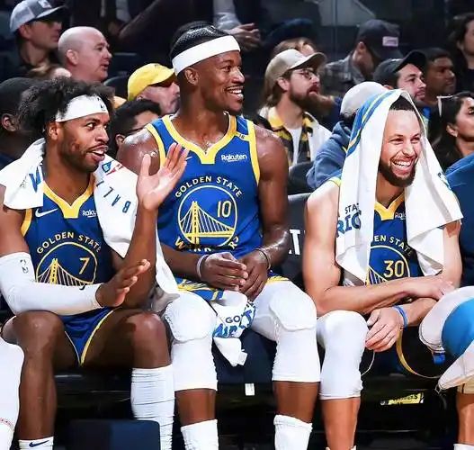 关于勇士主场大胜独行侠,库里砍下分的信息 关于勇士主场大胜独行侠,库里砍下分的信息