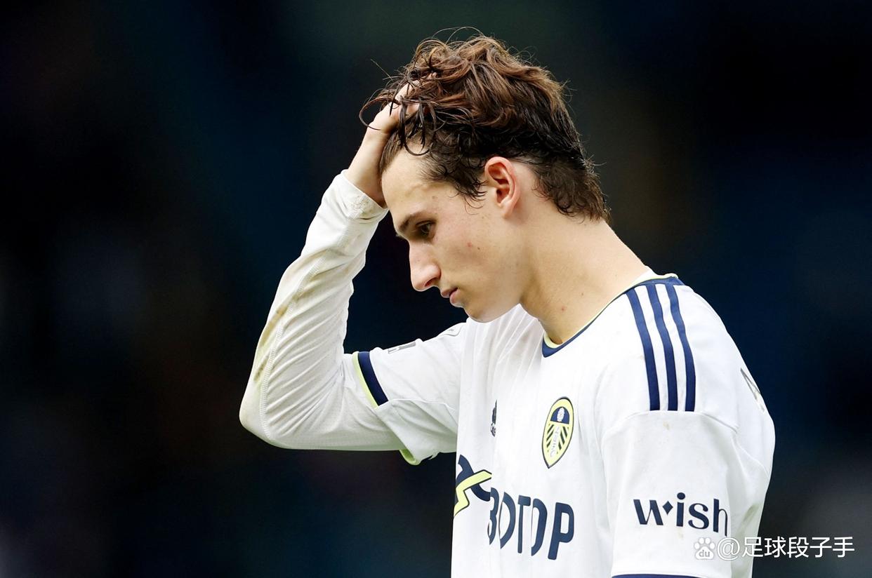 乐鱼体育在线登录-包含利兹联中场全面发挥，双线作战成关键一员的词条