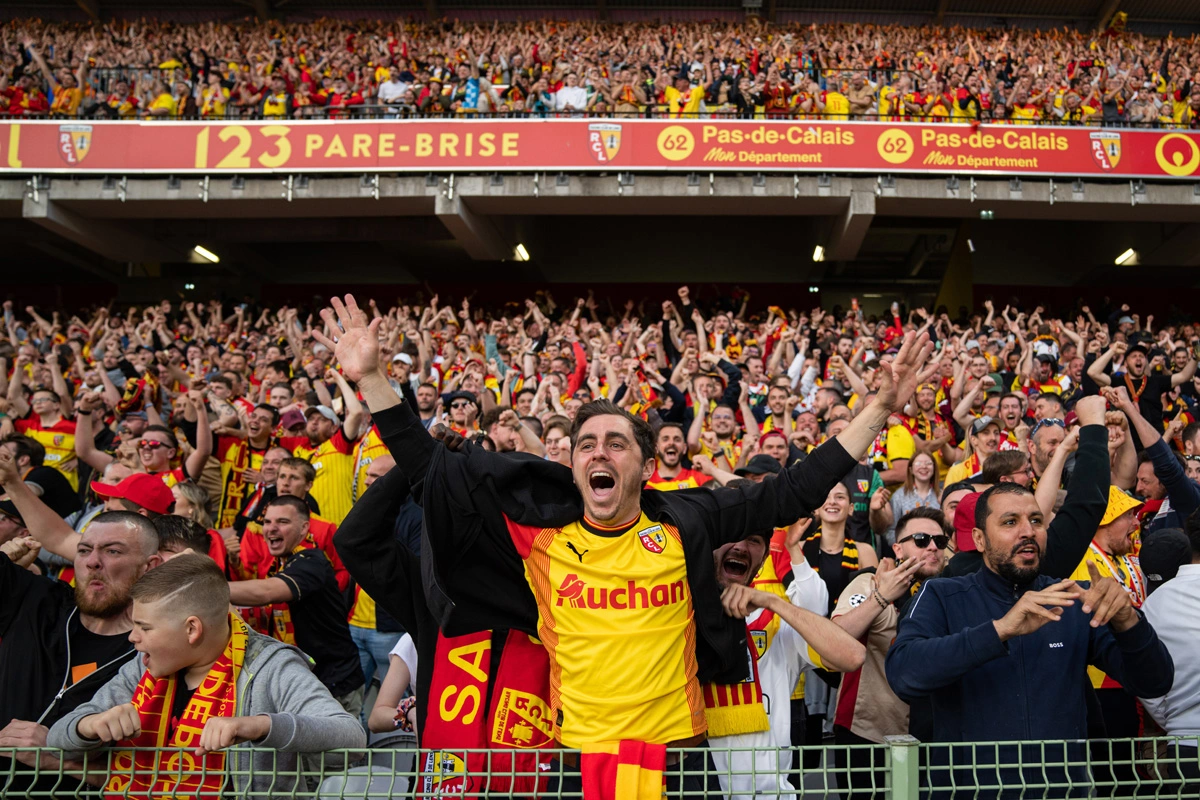 朗斯俱乐部主场取得一场精彩的胜利