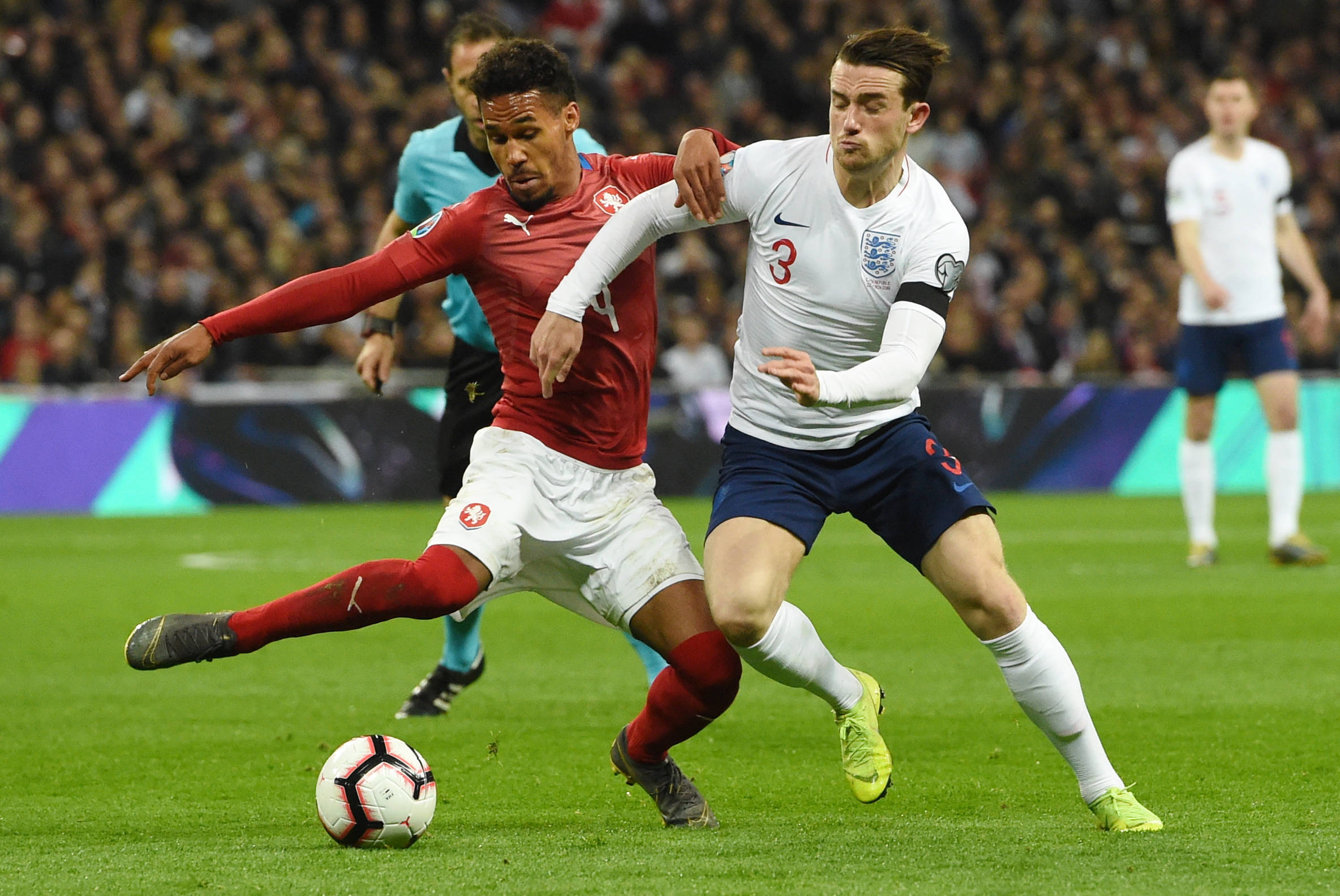 乐鱼体育官方登录入口-苏格兰队在客场比赛中取得关键胜利