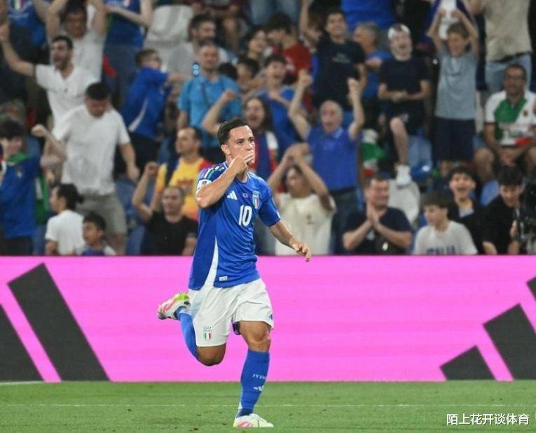 乐鱼体育app下载地址-意大利球员连续破门,成为焦点人物