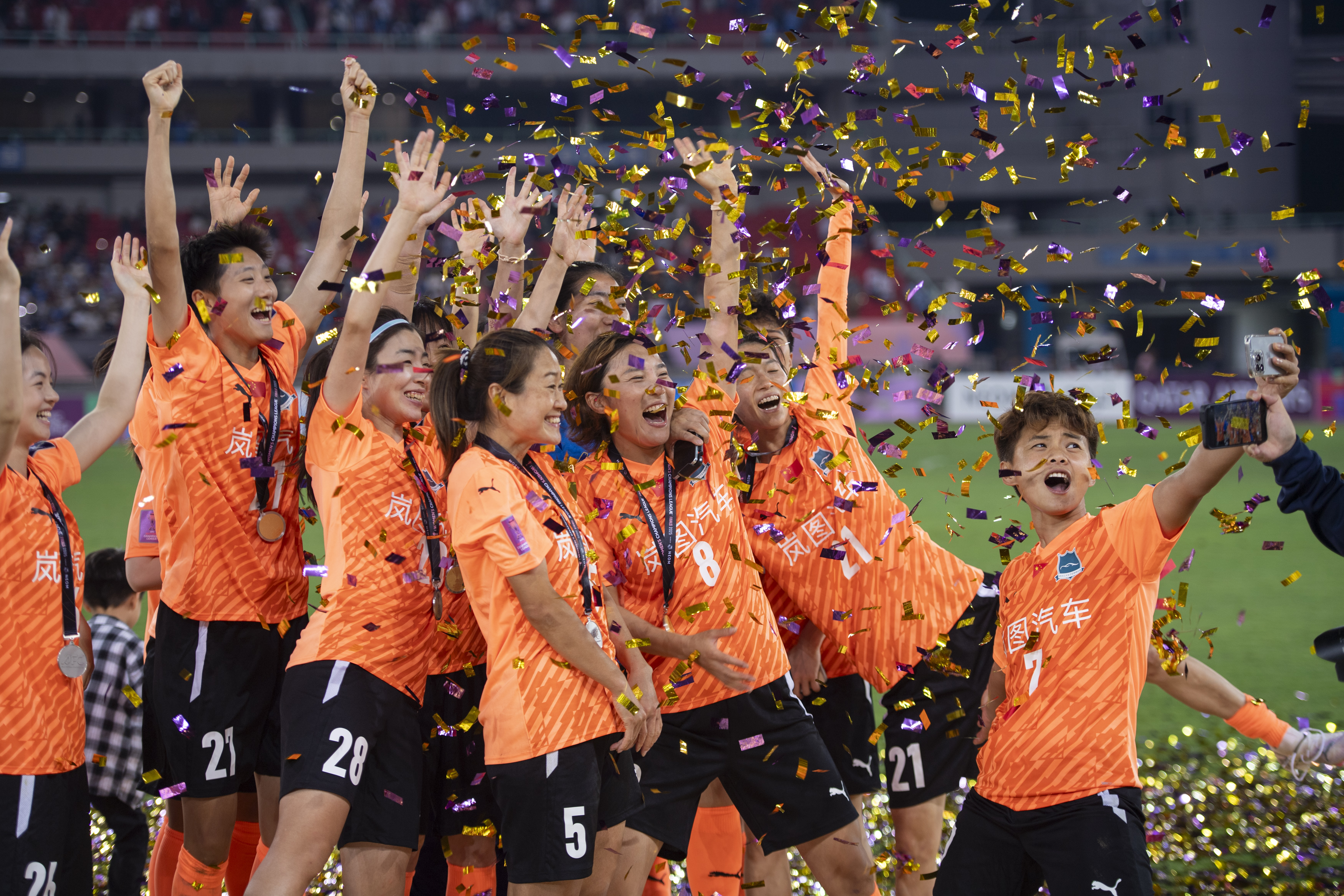 乐鱼体育竞技-国家女子足球队在比赛中再次夺冠取得胜利