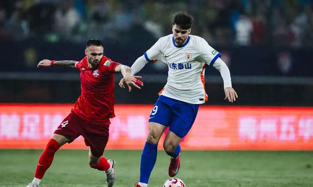 青岛黄海客场不敌山东鲁能，遭遇两连败的简单介绍