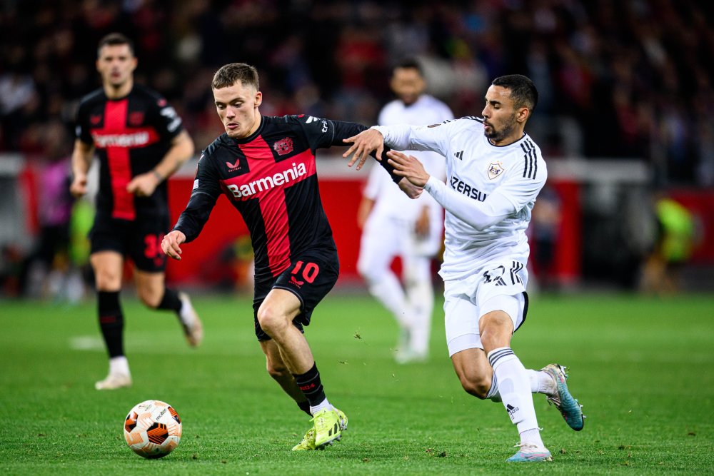 包含勒沃库森失误连连，施瓦布执教成疑的词条