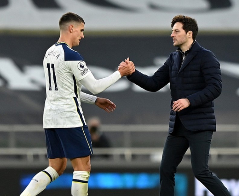 乐鱼体育在线-热刺换帅风波训练基地内幕曝光