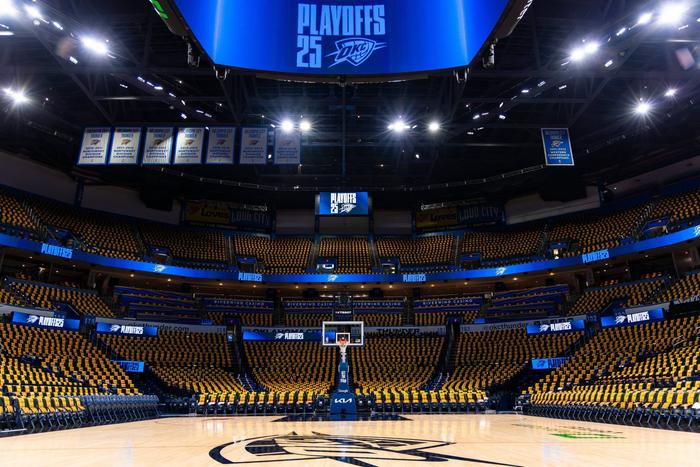 乐鱼体育中国官网-雷霆主场胜出,杀入季后赛阶段