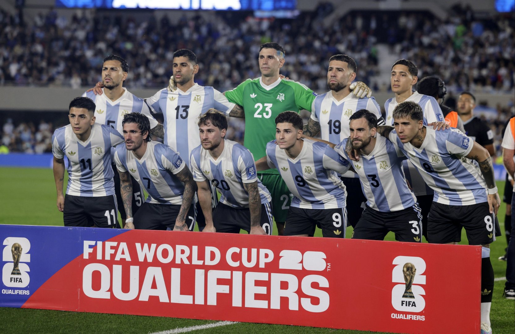 包含阿根廷国家队备战，与保加利亚队争夺胜利的词条