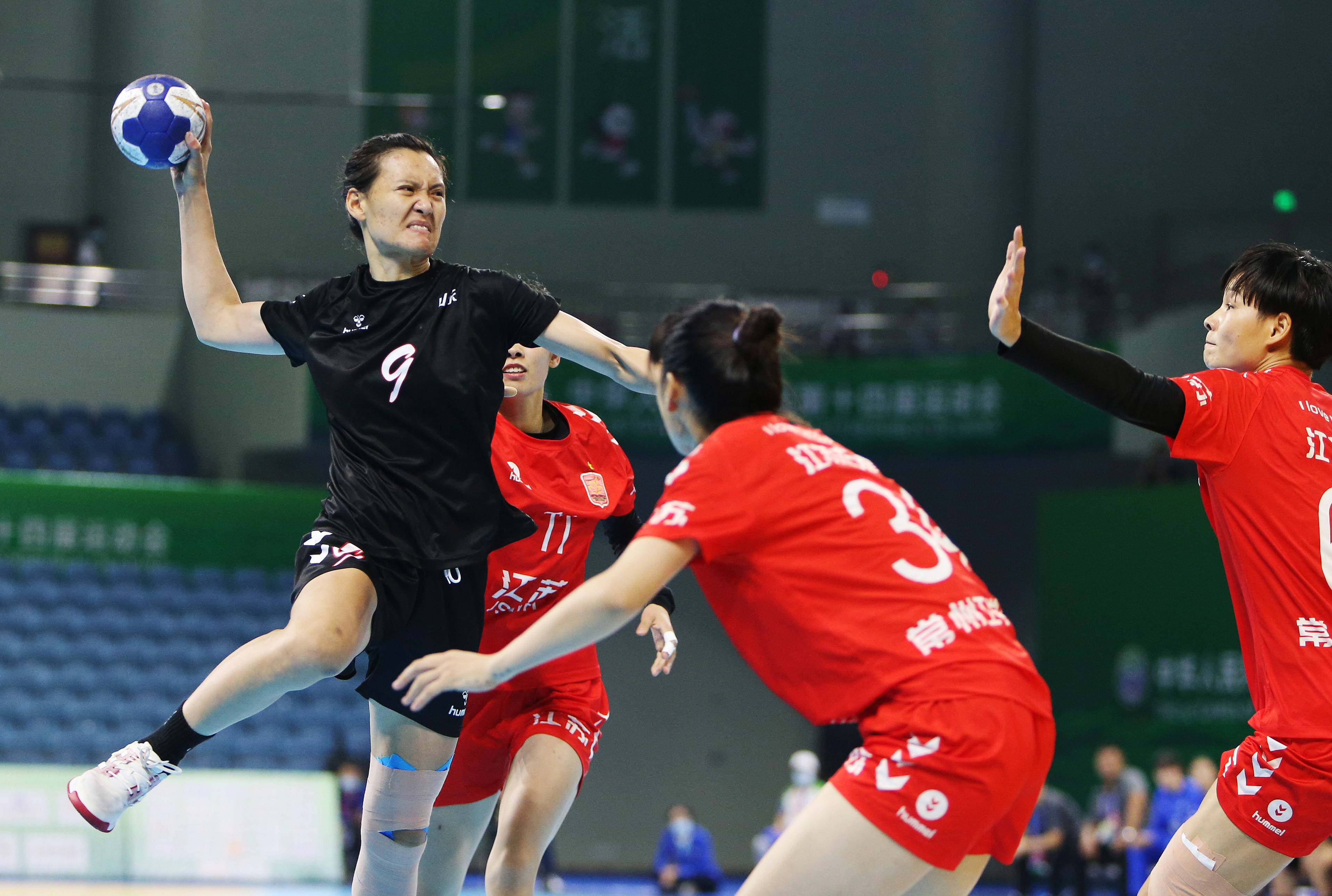 乐鱼体育官网app-手球锦标赛进行中,山东队与河南队对战的简单介绍