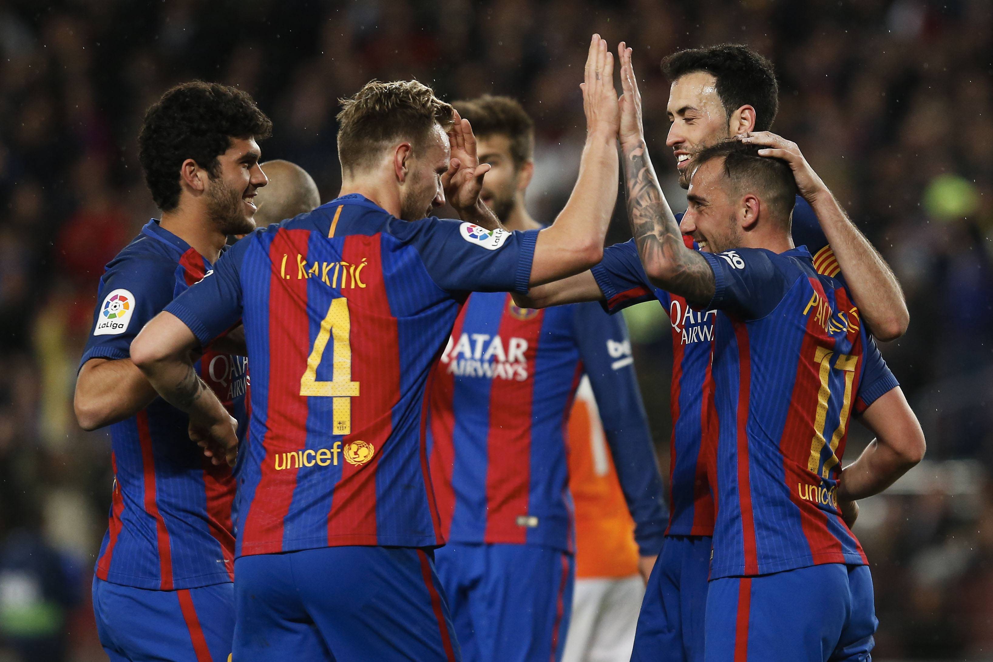 关于巴塞罗那主场大胜，重回西甲榜首位置的信息