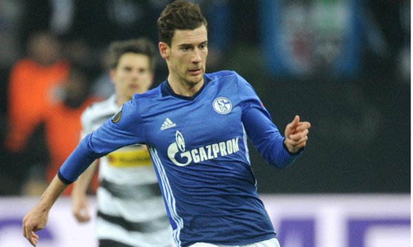 包含沙尔克04客场取得胜利，重返欧战名单的词条